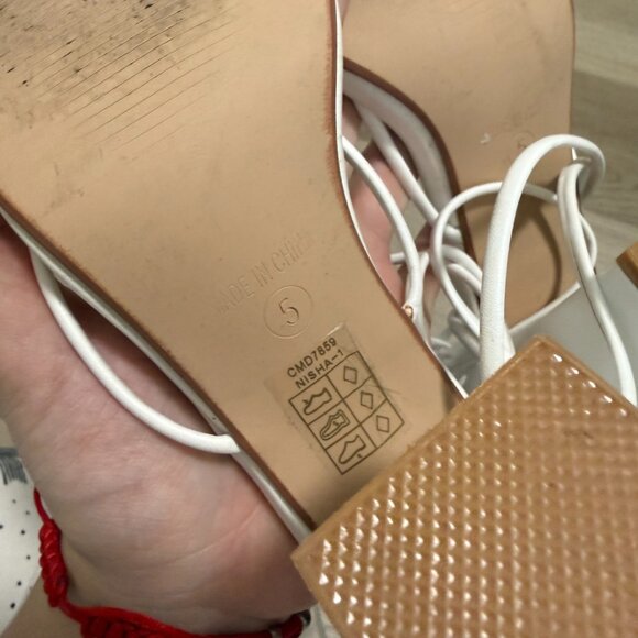 PrettyLittleThing White Ankle Tie Heel - Picture 5 of 5